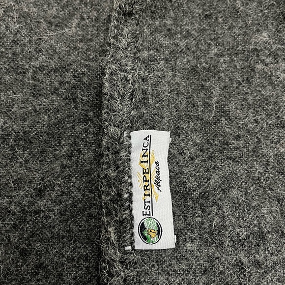 Baby alpaca cape/pancho, medium weight & warm - Picture 3 of 9